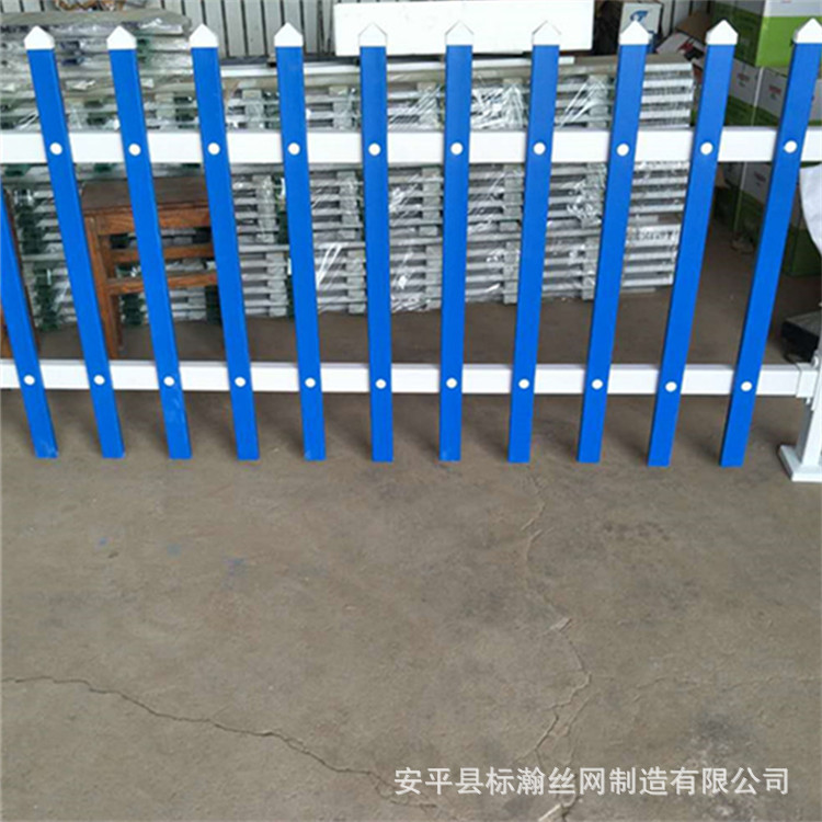 四川成都PVC草坪公园绿地防护栏来图片定制