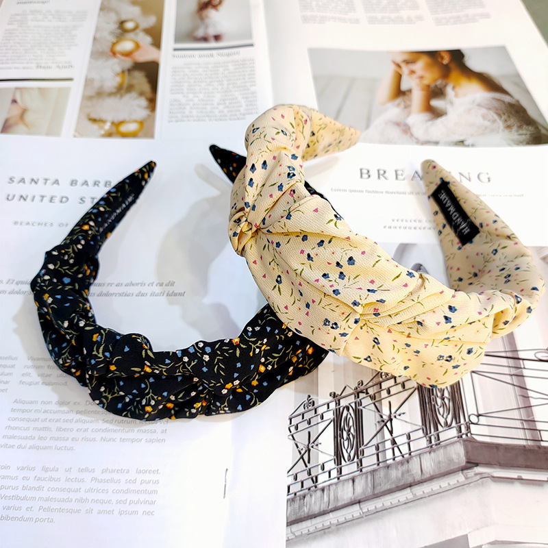 South Korea's New Small Floral Folds Wide-brimmed Headband Fabric Fashion Pressure Headband Retro Flower Bud Hair Accessories Wholesale Nihaojewelry display picture 3