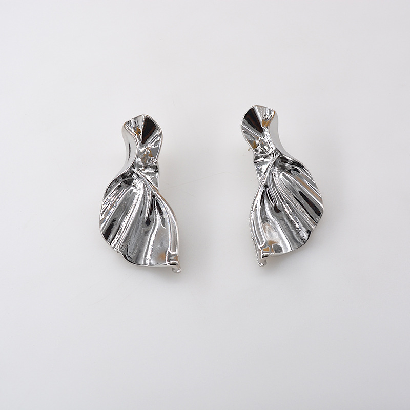 New Fashion Mermaid Tail Pleated Shaped Earrings Metal Exaggerated Wrinkled Texture Earrings Wholesale display picture 8