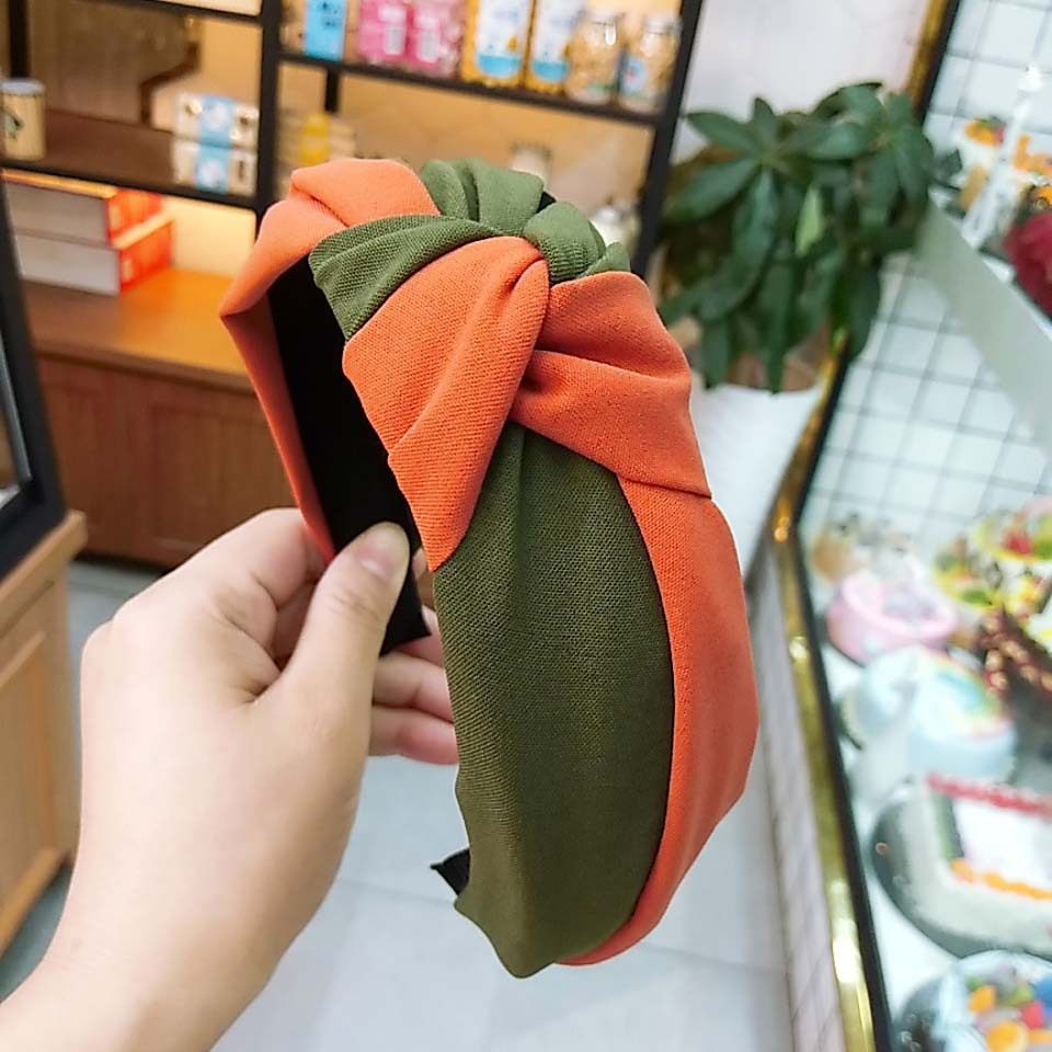 South Korea's New Fabric Retro Color Hit Headband Solid Color Fight Color Knot Hairpin High-end Wide-brimmed Simple Hair Accessories Wholesale Nihaojewelry display picture 3