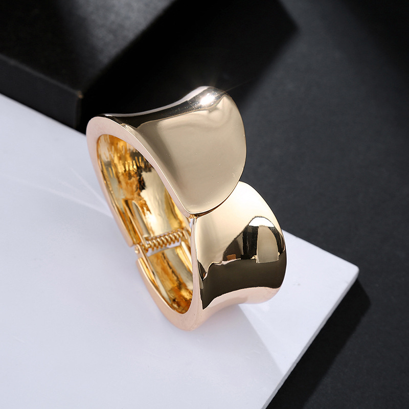 new gold-plated asymmetrical leaf shape unilateral polka dot bracelet