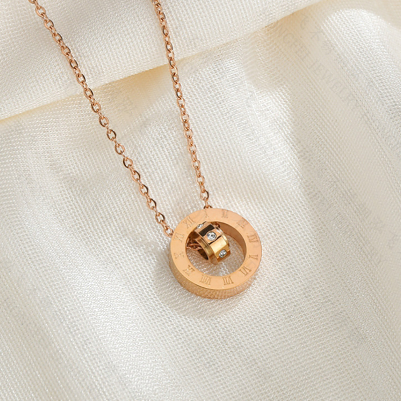 Korean Fashion Trend New Titanium Steel Rose Gold Roman Numeral Circle Pendant Necklace display picture 4