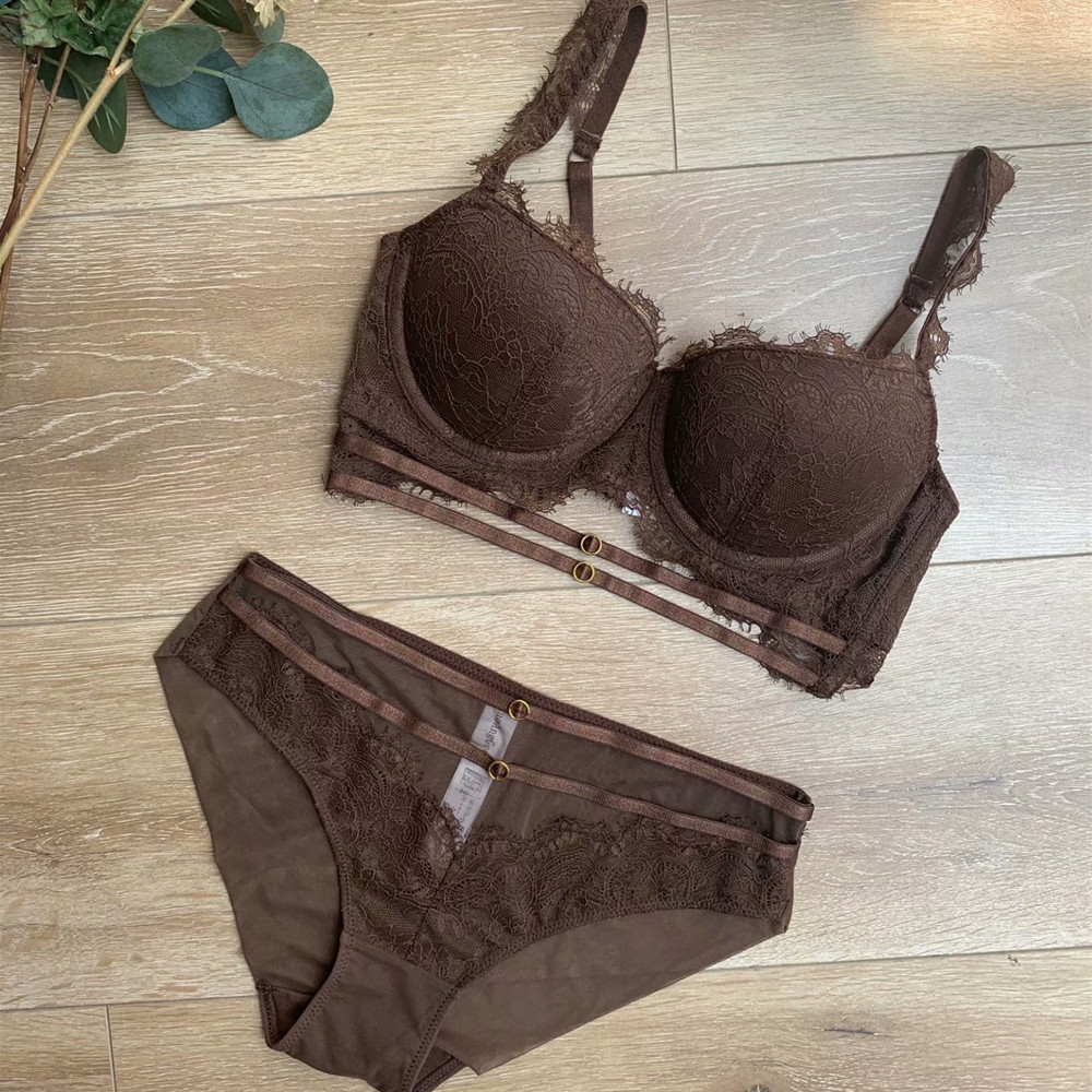 New French Sexy Lace Overlay with Steel Ring Gathering Large Women's Bra Set_voghion.com