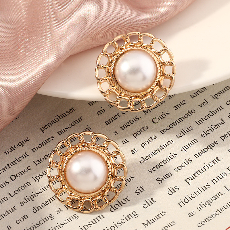 Fashion Golden Pearl Earrings display picture 5