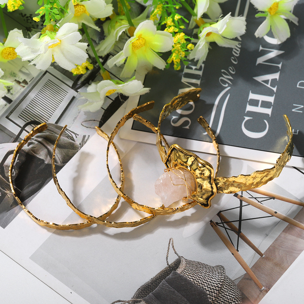 Korean New Alloy Flower Shaped Gemstone Open Bracelet Wholesale display picture 7