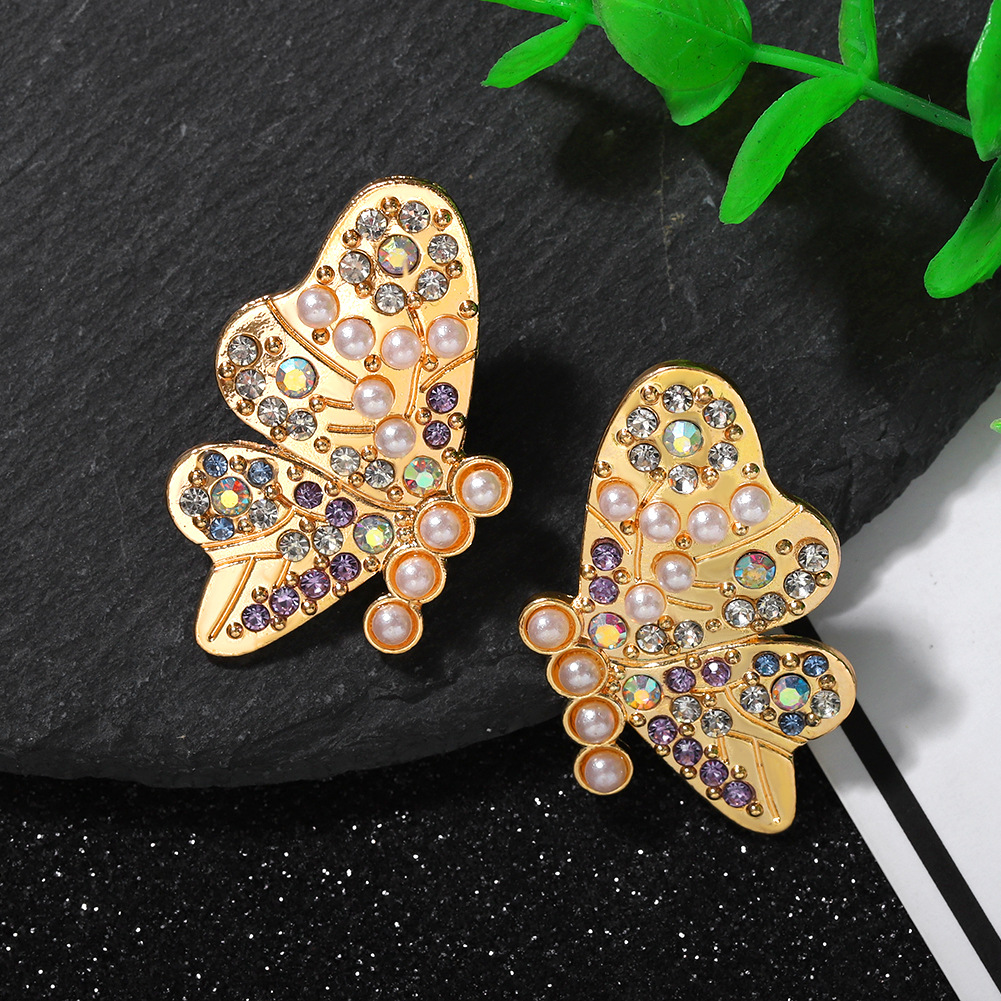 Exquisite Butterfly Studded Pearl Big Stud Earrings New Trendy Fashion Earrings display picture 3