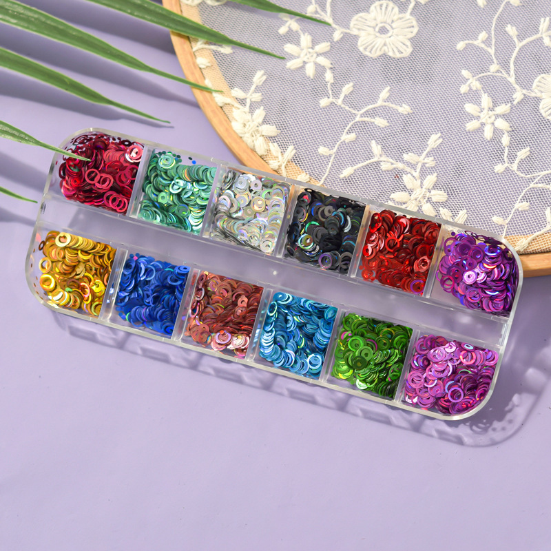 Suministro transfronterizo nuevas lentejuelas de uñas 12 colores huecos redondos lentejuelas joyería de uñas decoraciones de uñas al por mayor