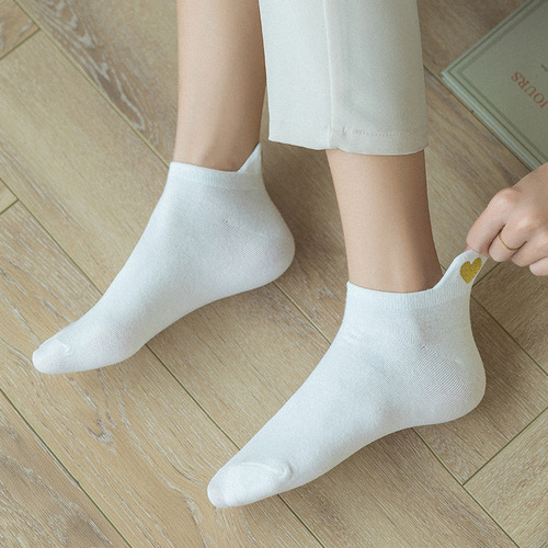 New spring and summer socks for women, Japanese candy-colored socks with embroidered love hearts on the heels, cotton women's trendy boat socks