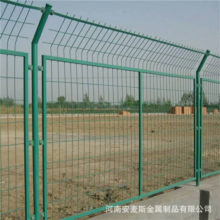高速公路双边丝护栏网隔离铁丝网养殖户外河道围栏防护栅栏钢丝网