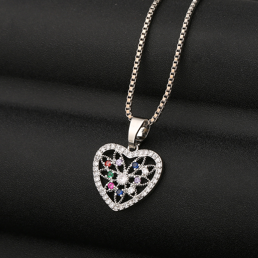 Fashion Heart-shape Hollow Copper Inlaid Zircon Necklace Wholesale display picture 4