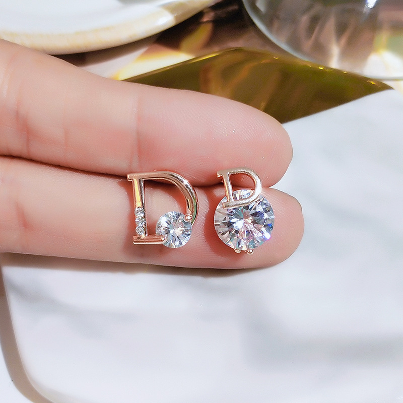 1 Pair Fashion Letter Silver Inlay Zircon Ear Studs display picture 5