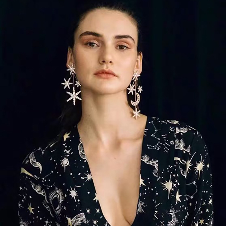 24g Weight Artificial Rhinestones Inlay Material Earrings Classification Alloy Material Star Pattern Women'S Gender Plating Design Fashion Style Silver Color Fashion Inlay Rhinestone Moon Star Shaped Alloy Earrings 2