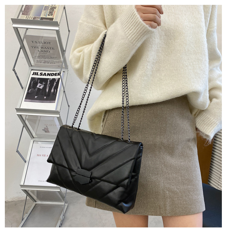 Fashion New Trendy One-shoulder Underarm Bag display picture 19