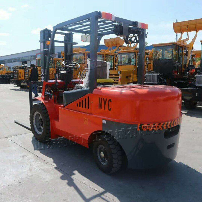 大型四轮座驾式四轮车叉车 四驱升降货物装卸车 物流园仓储堆高车