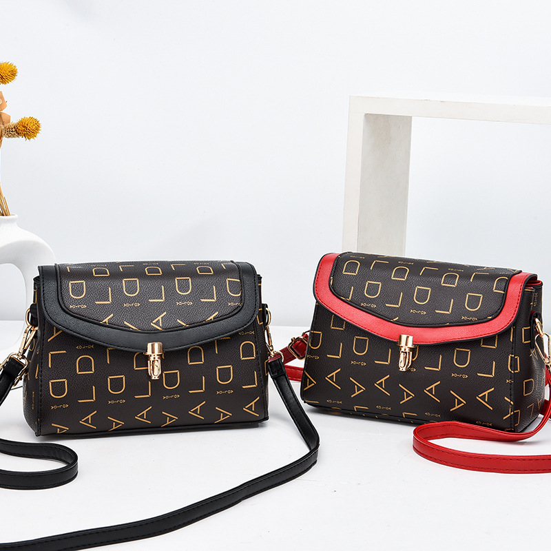 2023 Nieuwe Hot Selling Mode Gesp Kleine Tas Koreaanse Versie Middelbare Leeftijd Vrouwen Tas Mom Een Schouder Crossbody tas Meisje_voghion.com
