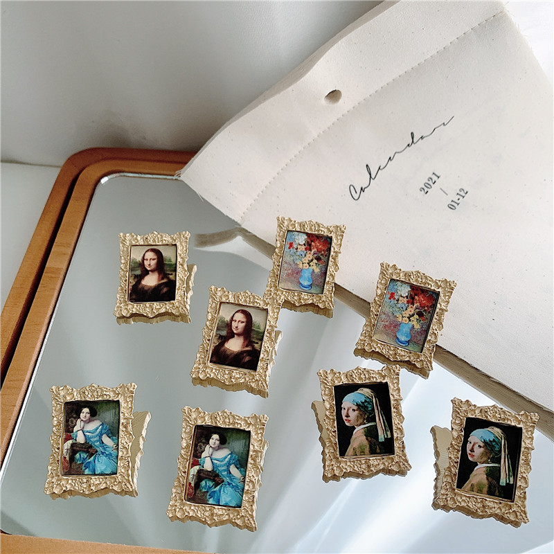 French Retro Portrait Frame Earrings display picture 1