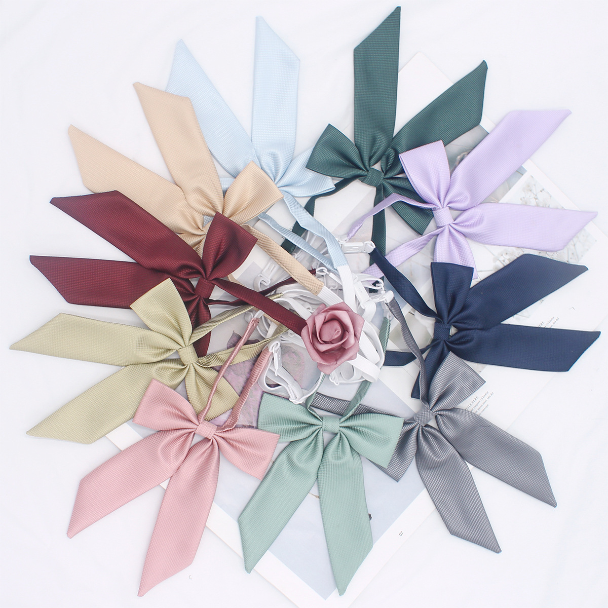 Spot al por mayor Cubo de Rubik oblicuo pequeño pajarita de mango largo pajarita flor mujer estilo coreano marinera accesorios estilo universitario jk pajarita