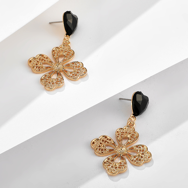 New Fashion Simple Zircon Love Flower Earrings For Women Wholesale display picture 4