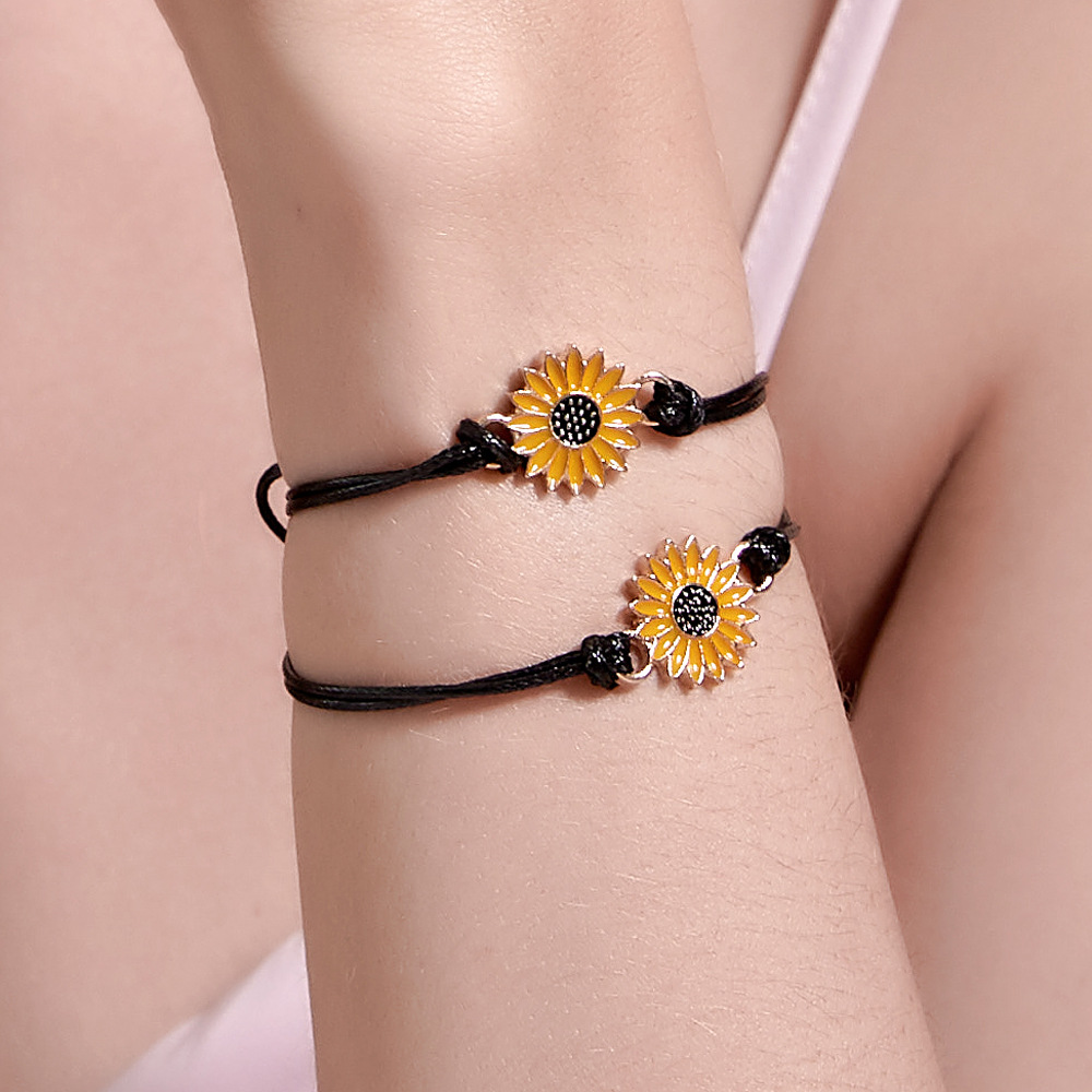 Sommer Kleines Frisches Paar Sonnenblumen Armband Mori Einfaches Schwarzes Seil Armband Für Freundinnen Und Schwestern Armband Geschenk display picture 2