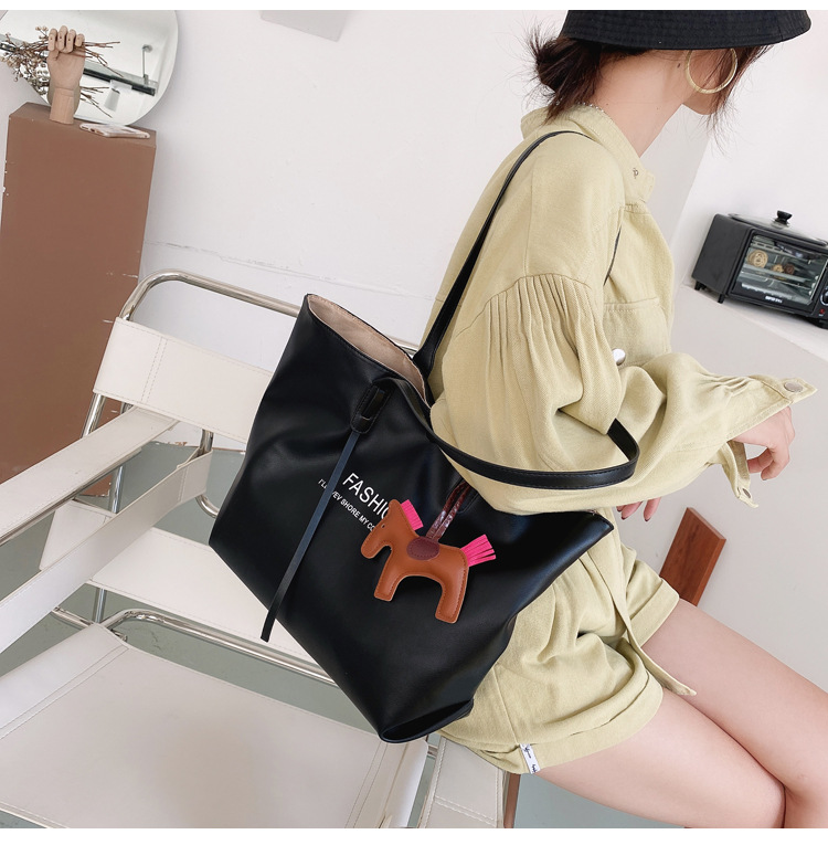 Large Capacity Soft Leather Single Shoulder Tote Bags Casual Black Bags For Women display picture 60