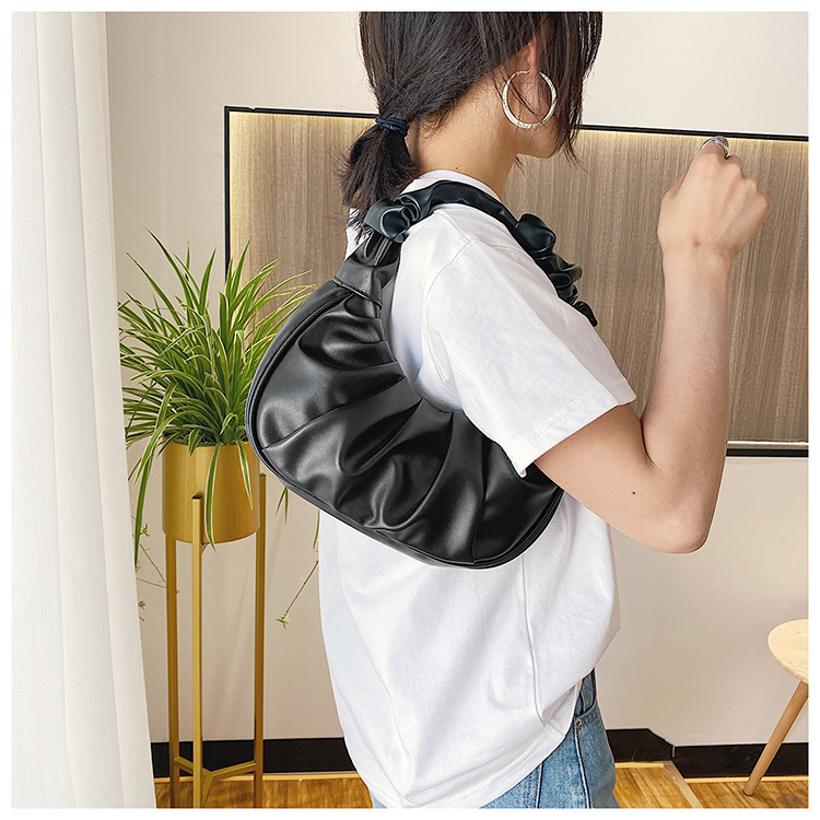 Women's Small All Seasons Pu Leather Solid Color Fashion Dumpling Shape Magnetic Buckle Underarm Bag display picture 28