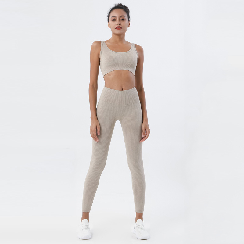 Traje de pantalón sujetador caqui
