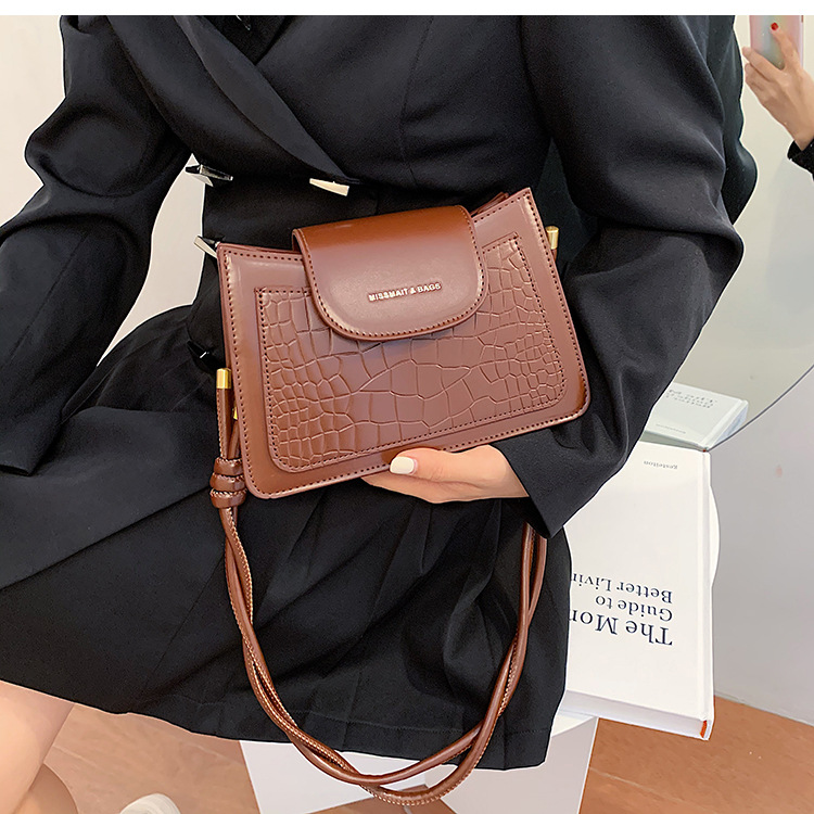 Hot Selling Retro Ladies Shoulder Small Bag Fashion Texture Messenger Bag display picture 13