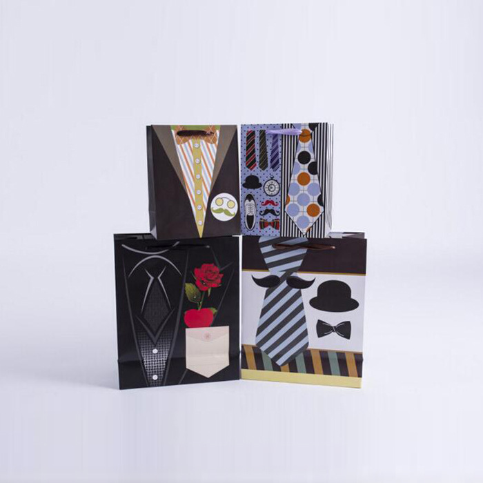 纸质手提袋适用于化妆品，礼品类包装，颜色尺寸款式可定制