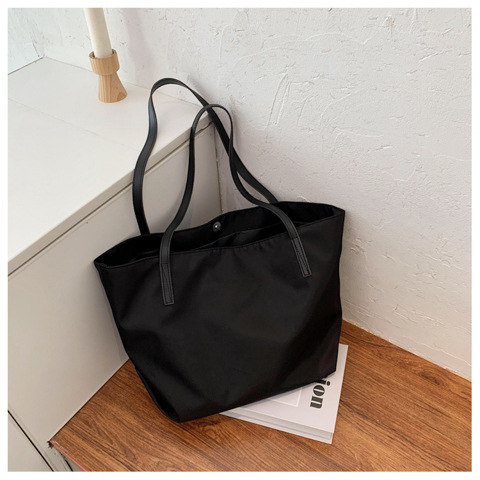 Simple Large Capacity One-shoulder Tote Bag display picture 17