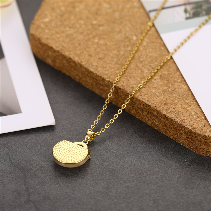 titanium steel fan-shaped shell zircon pendant simple stainless steel clavicle chain