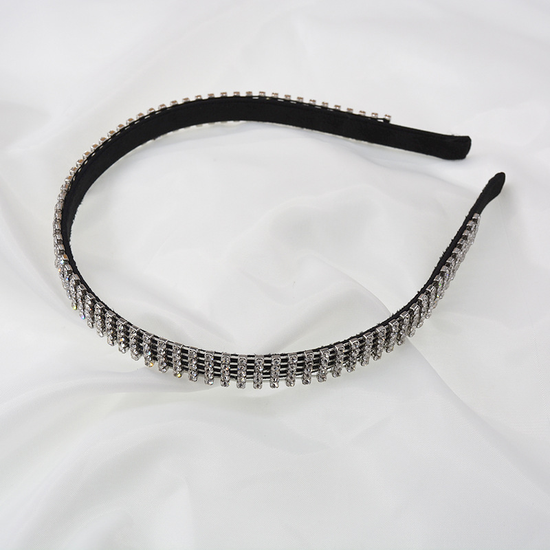 Fashion Hair Rhinestone Full Drill Hair Hoop Toothed Belt Tooth Non-slip Pressure Edge Hairpin Wholesale Nihaojewelry display picture 4