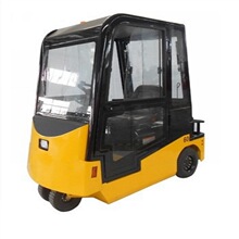 带全封闭雨帘雨棚电动牵引车 带封闭驾驶舱蓄电池电瓶牵引拖车头
