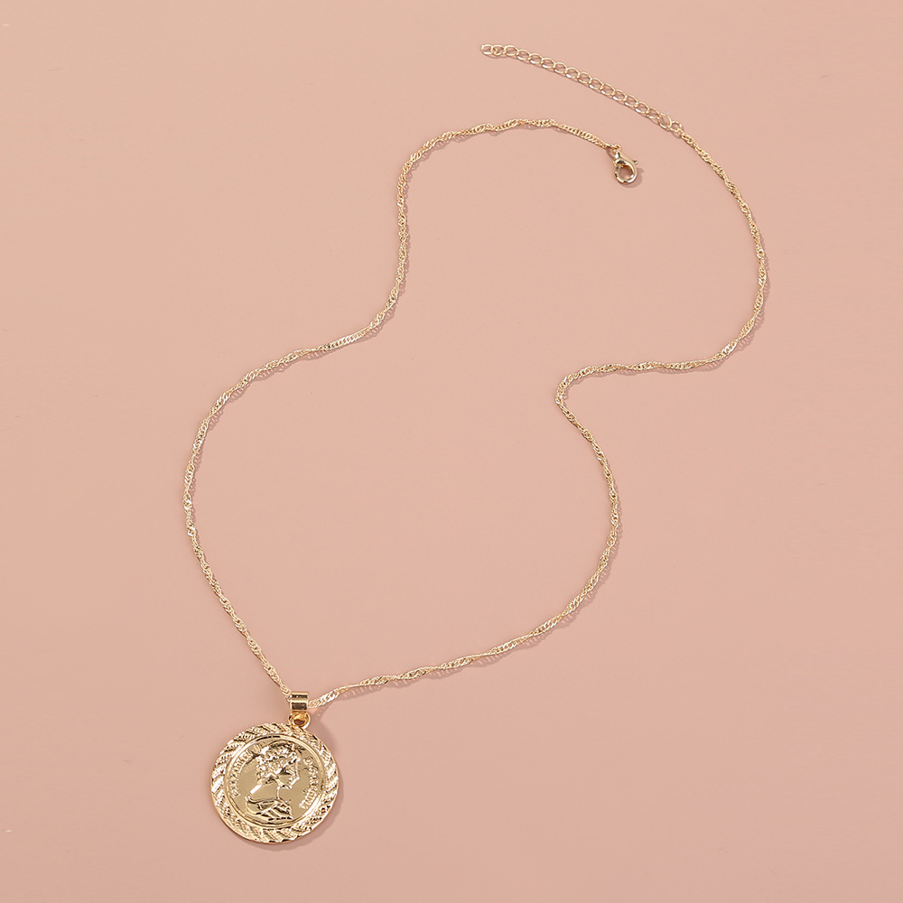 Retro Roman Portrait Embossed Round Necklace display picture 8