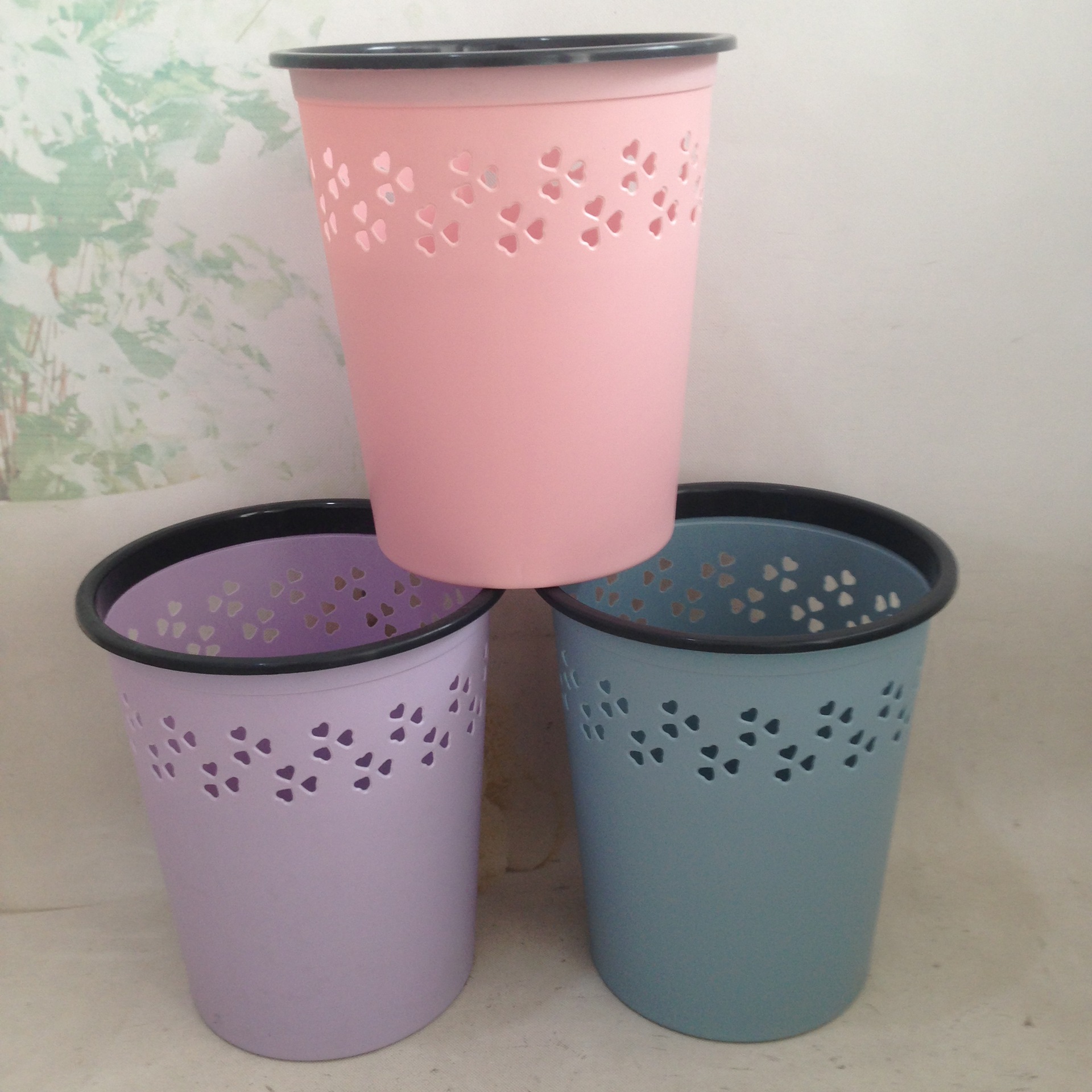 plastic garbage can for home use