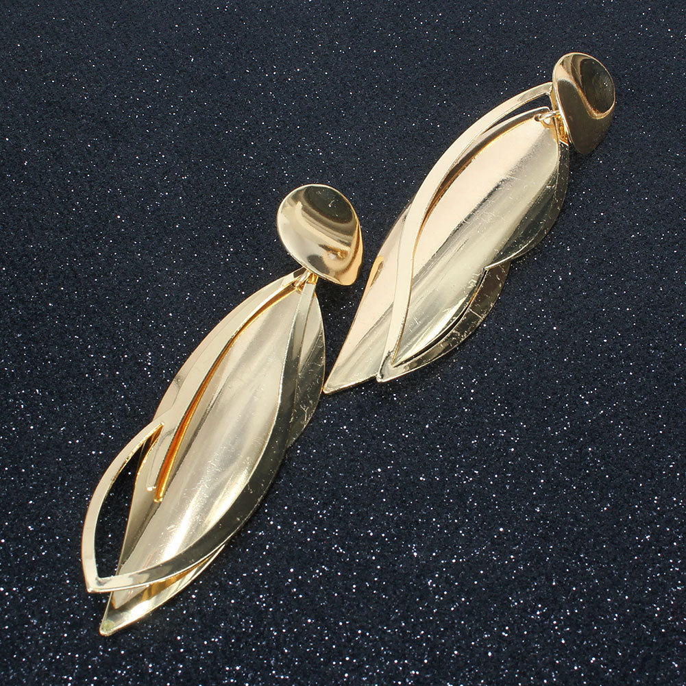 Alloy Leaf Gold Earrings Simple Retro Wild Earrings Wholesale Nihaojewelry display picture 4