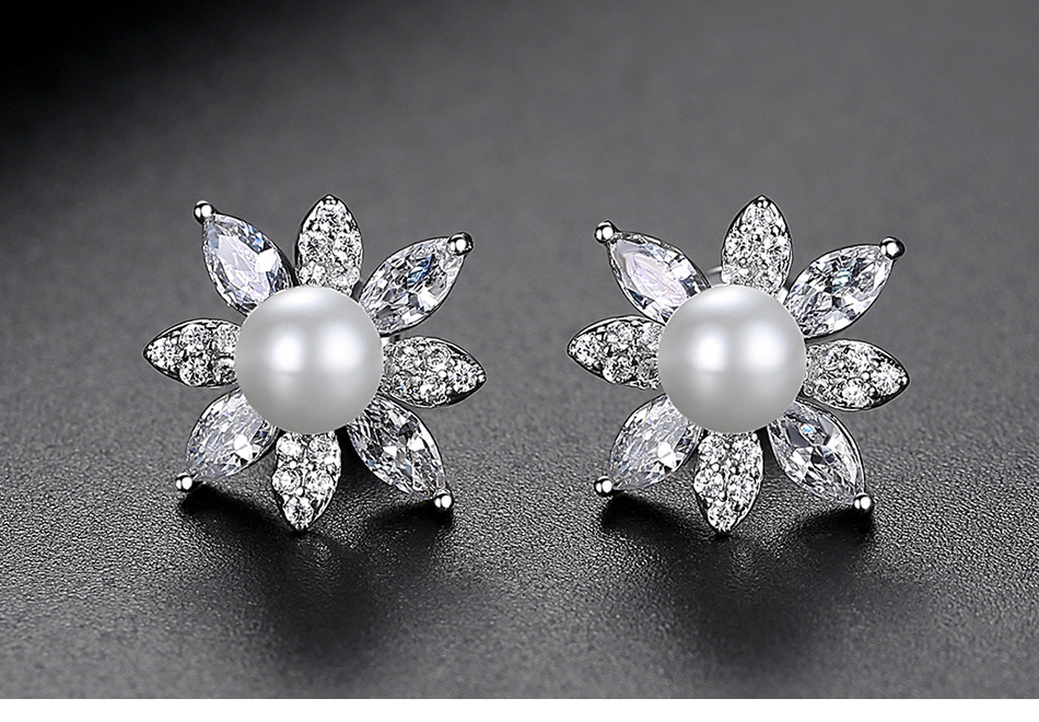 Jinse Neige Cut Boucles Boucles D'oreilles Mode Coréenne Style Doux Femmes De Perle Boucles D'oreilles Fabricant De Cuivre Incrusté De Zirconium Boucle D'oreille Cadeau display picture 1