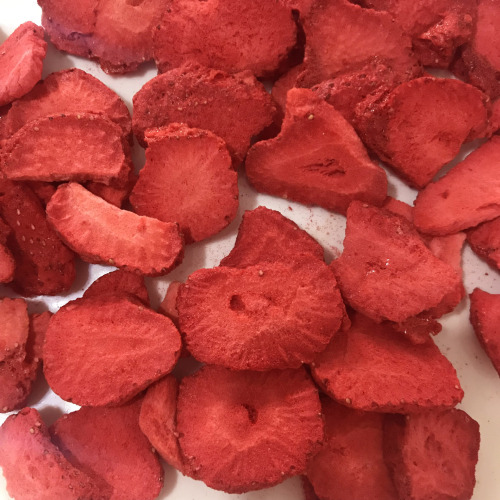 Strawberry Slice Freeze-Dried Manufacturer Bulk Wholesale Oat Fruit and Vegetable Crisps Flower Tea Trendy Snack Bulk Wholesale