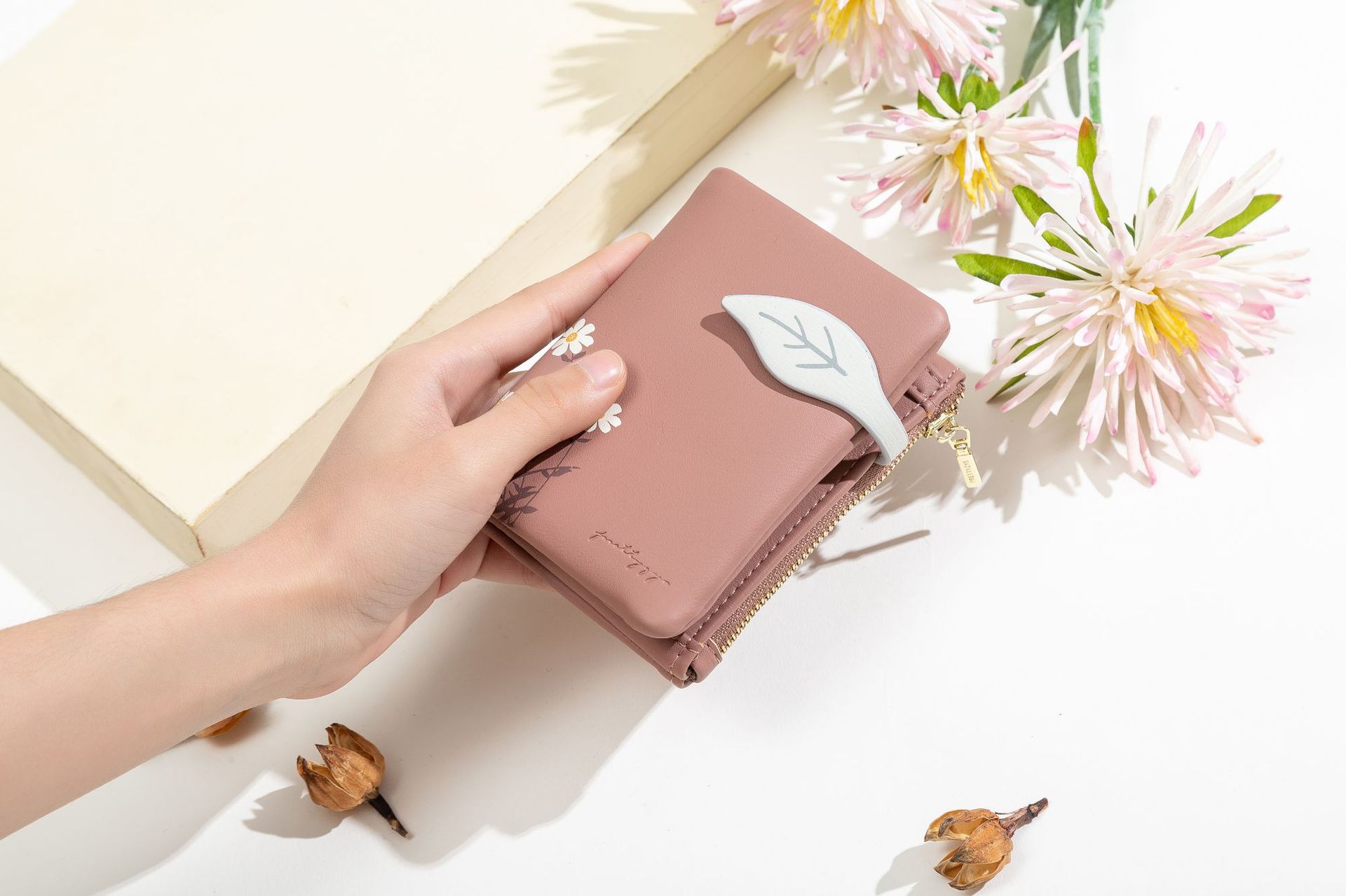 Elegant Style Square Shape Factory Wholesale  New Ladies' Purse Japanese And Korean Pu Soft Printed Buckle Simple Zipper Coin Purse Card Holder