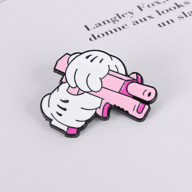 Creative Cartoon Pink Pistol Brooch Girl Cute Japanese Cute Metal Gun Badge display picture 1