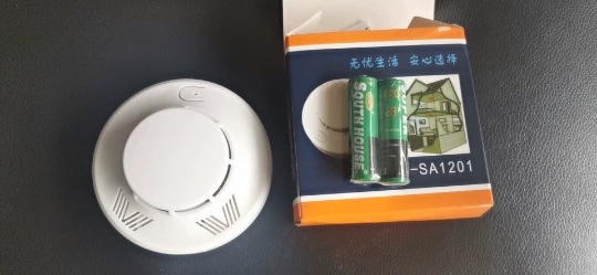 Независимый детектор дыма Дымовая сигнализация Тай и Аньсин Ясмафир Мышление Чжянь