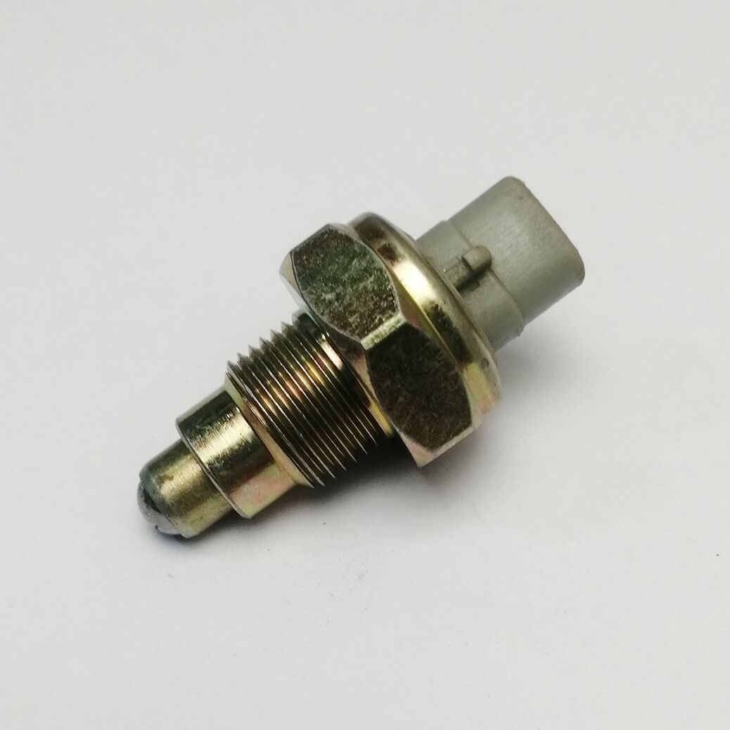 适用长城酷熊炫丽哈佛M2凌傲M4H1腾翼C30C50倒车灯倒挡开关传感器