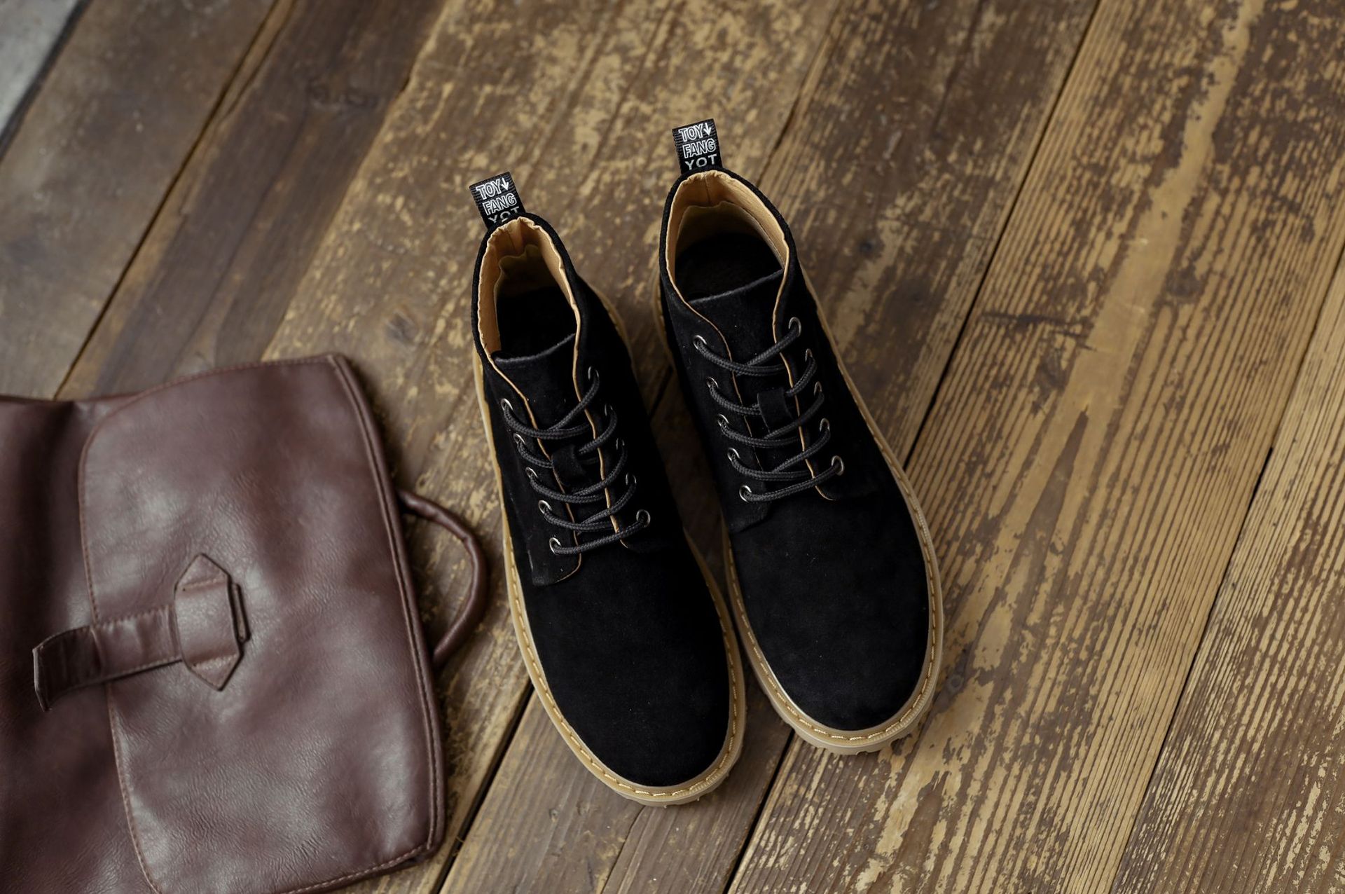Stivaletti uomo in pelle stile martin stringati casual_voghion.com