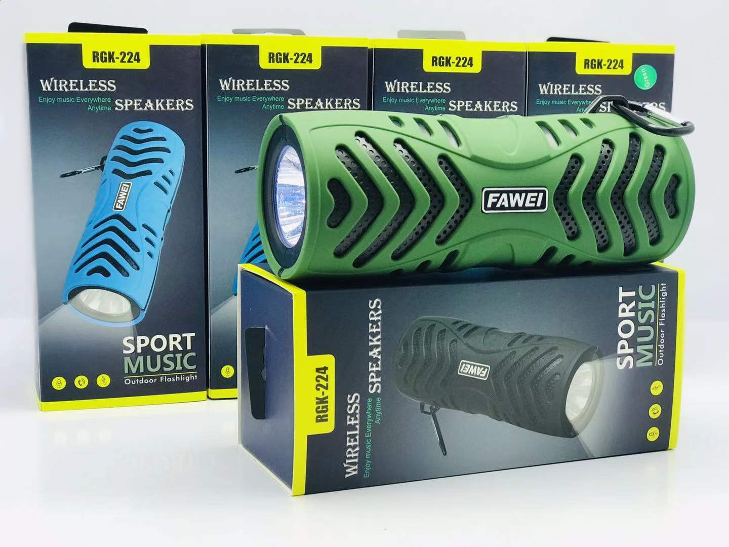 Altavoz portátil Bluetooth con subwoofer y linterna integrada.