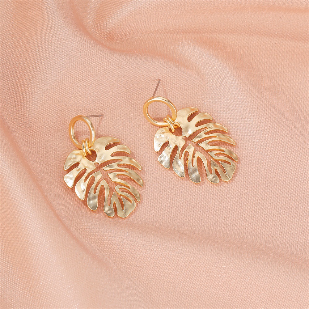 Fashion Metal Banana Leaf Earrings Cold Temperament Retro Leaf Earrings Hot Earrings Wholesale display picture 8