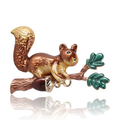 Cross-border new animal pin Korean-style creative oil drip cute squirrel brooch Fashion minimalist pin accessory