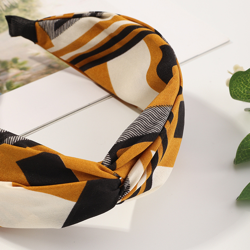 Korean New Floral Cross Fabric Simple Wide-sided Knotted Non-slip Headband display picture 6