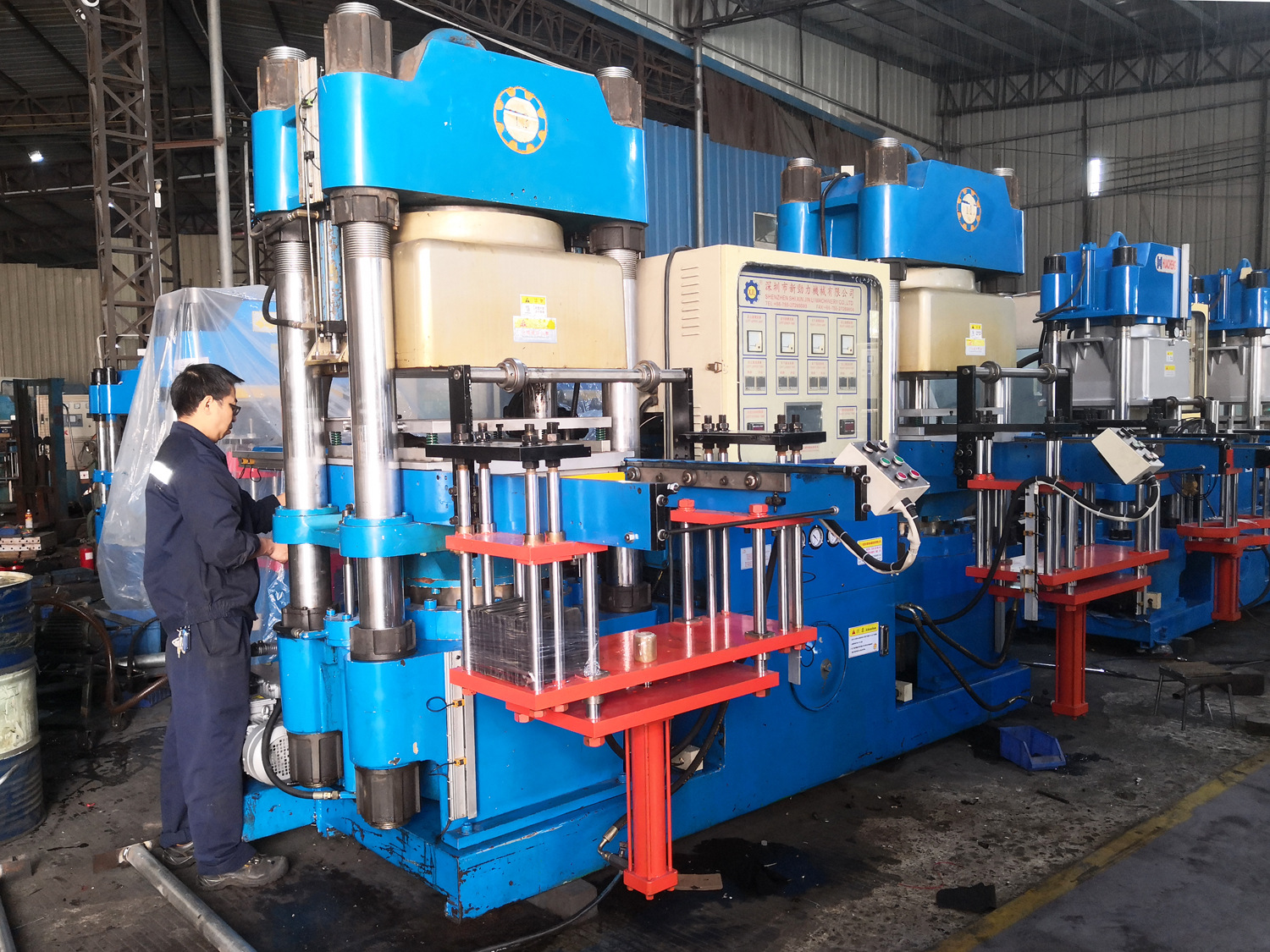 二手新劲力300T真空硫化机（前顶2RT）