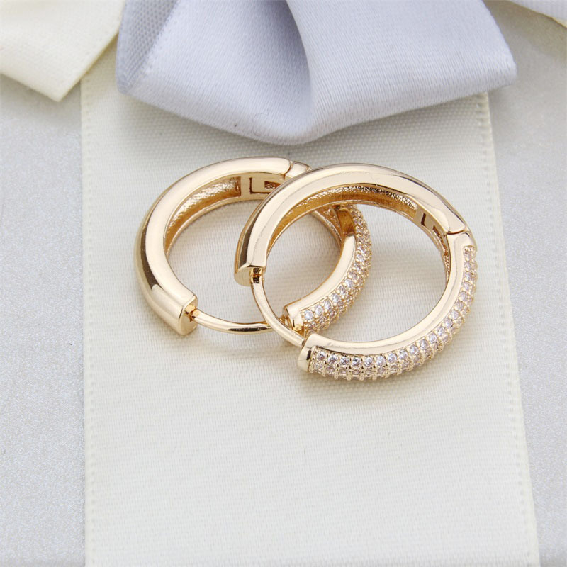 Fashion Zircon Hoop Earrings Simple Copper Earrings Women Macro-inlaid Zirconium Round Earrings Nihaojewelry display picture 4