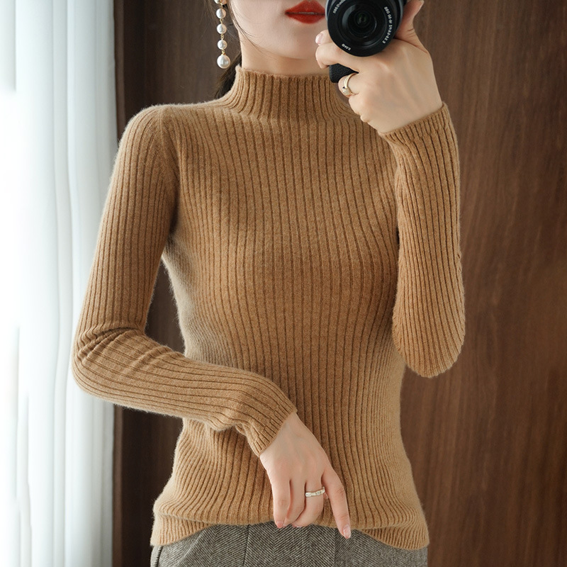 Sweater with a round collar