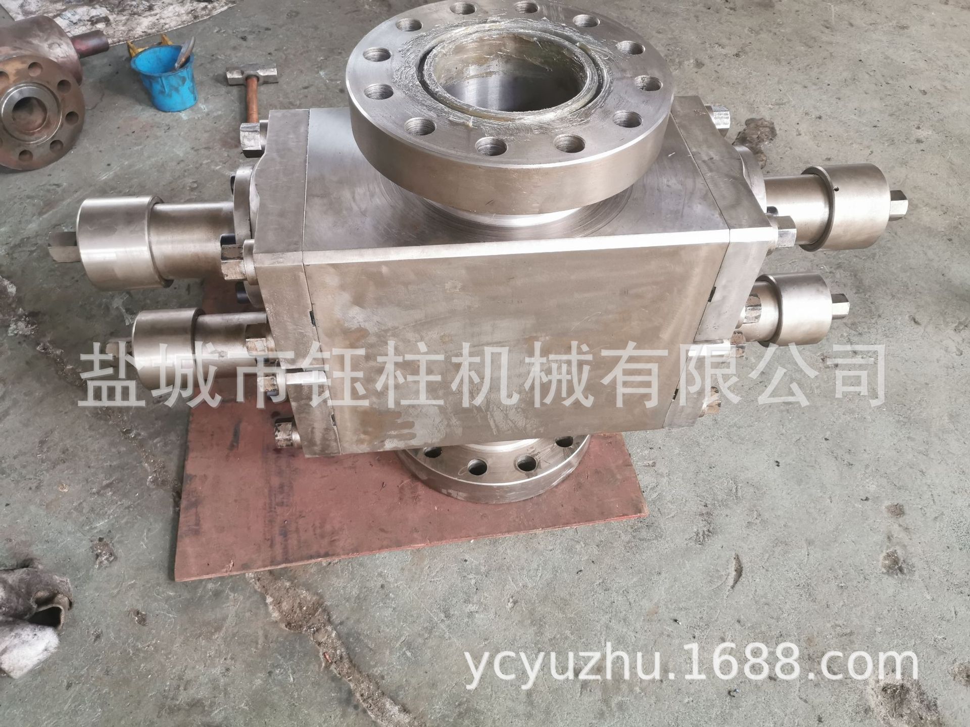 手动双闸板防喷器2SFZ18-35A(表面电镀) 配250井口